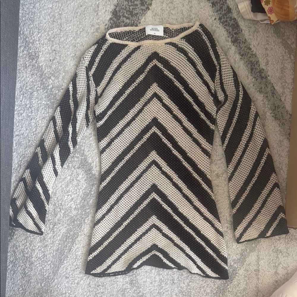Striped Chevron Knit Sweater - Black & Cream